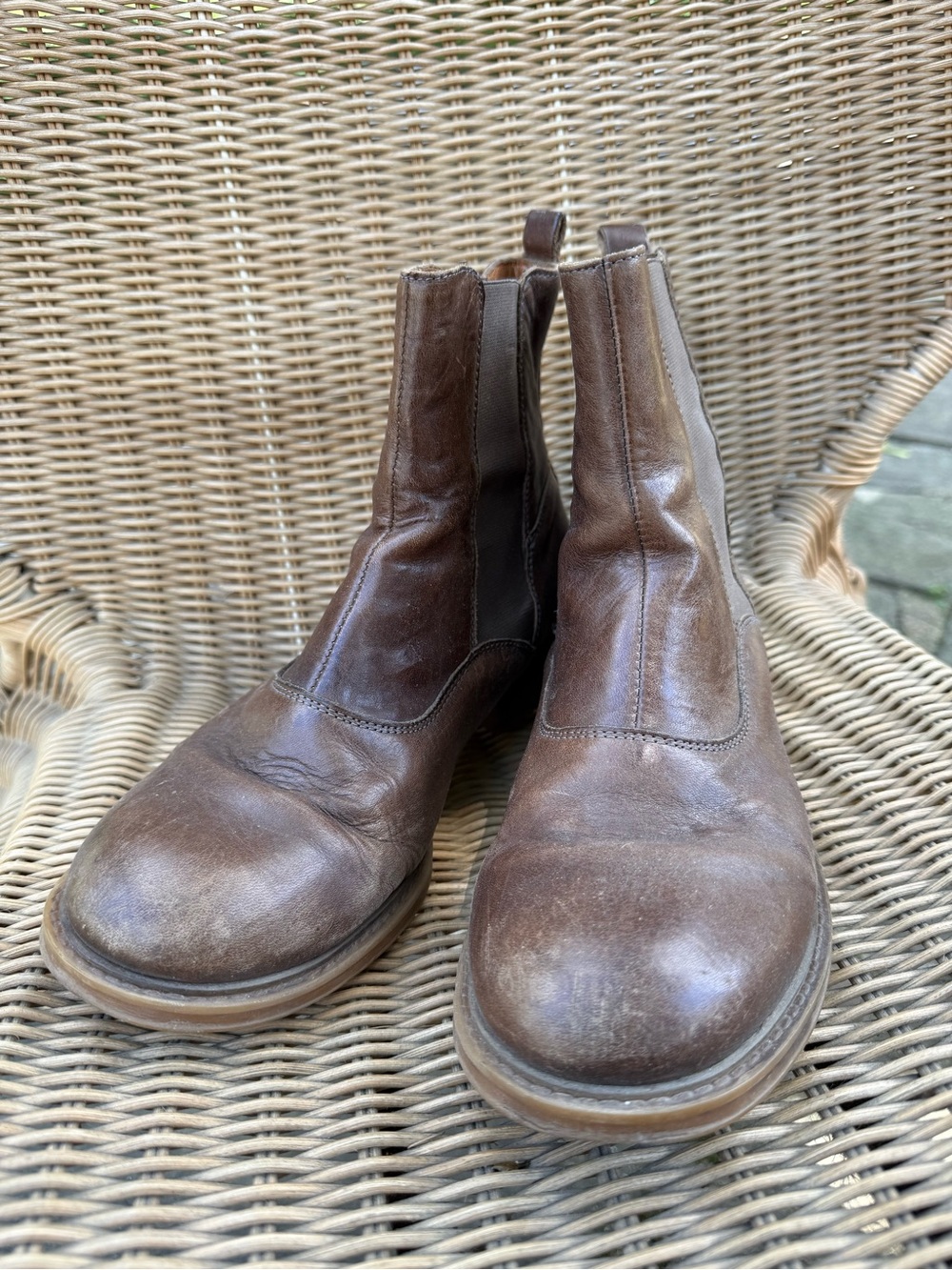 Ten Points Leather Chelsea Boot Size 39